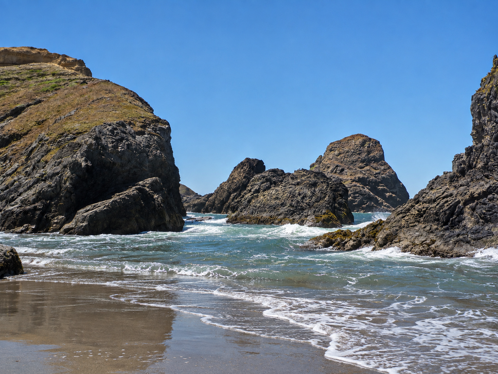 Rocky coastal cove and sea stacks at Crook Point, a private Oregon Coast micro wedding venue in Gold Beach.